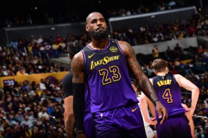 体育直播-NBA高管：拥有东契奇和詹姆斯还着眼2027，湖人的操作简直愚蠢